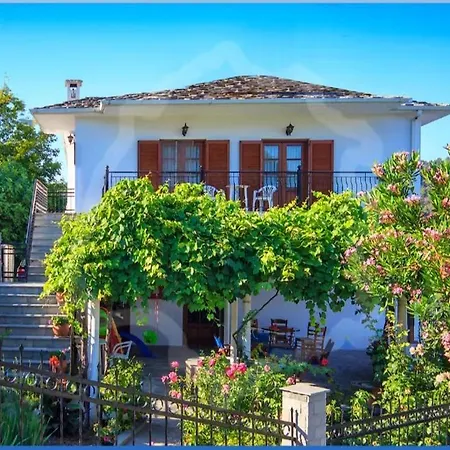 بيت ضيافة Zeus باناجيا